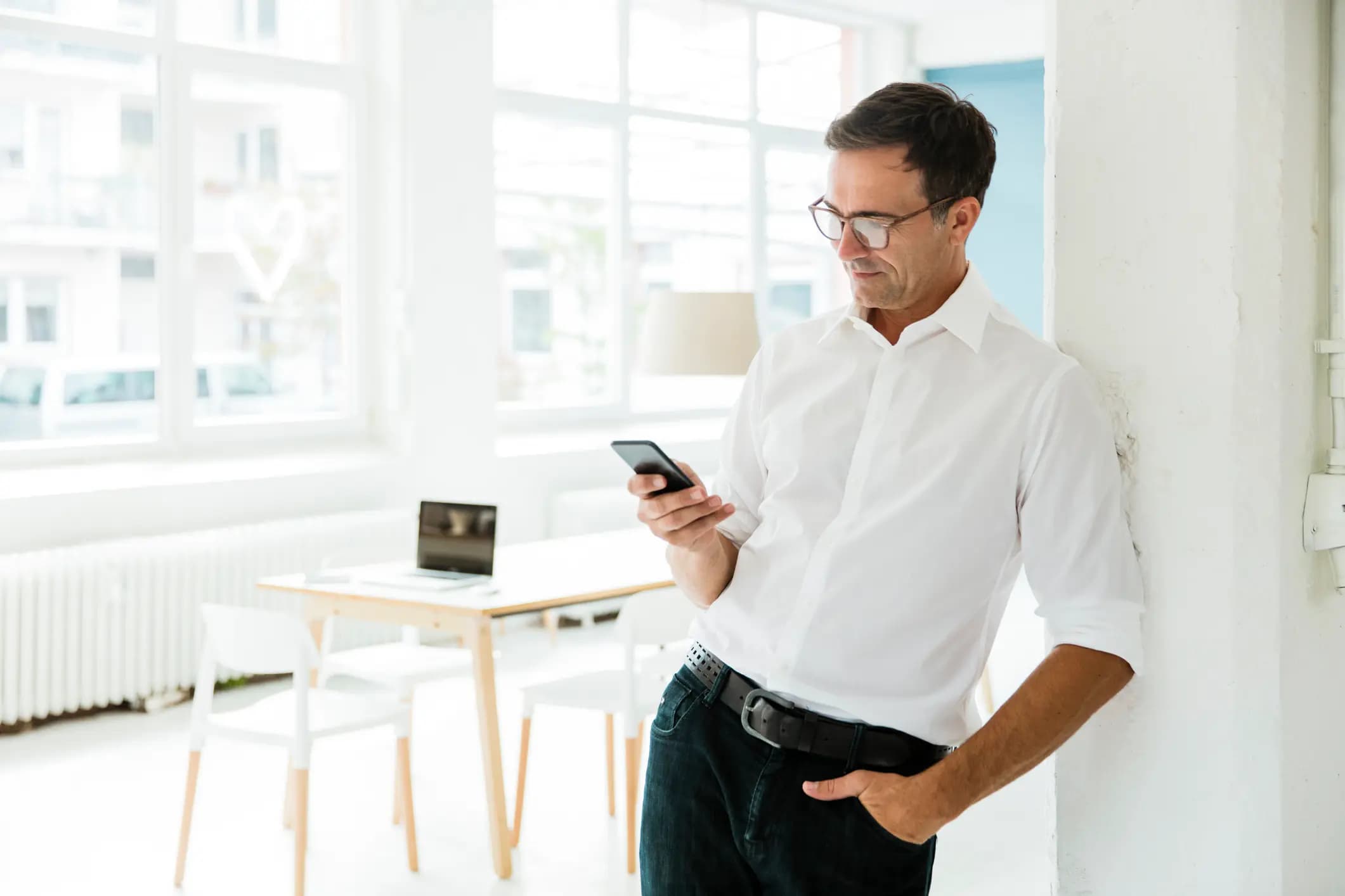 Business Abos <h2>Business-Abos für Unternehmen jeder Grösse</h2>
<p>Ob KMU, Team oder Grossunternehmen: Unsere flexiblen Business-Abos lassen sich individuell auf Ihre Anforderungen abstimmen. Wählen Sie zwischen Print & Digital oder Digital only – passend für moderne Arbeitsumgebungen und professionelle Teams.</p>
<h2>Ihre Vorteile</h2>
<p>Im Business-Abo profitieren Sie von:</p>
<ul>
<li>Portofreier Lieferung der gedruckten Handelszeitung-Ausgaben</li>
<li>Wirtschaftsinformationen aus einer Hand: Unlimitierter Zugriff auf alle Premium- Inhalte auf bilanz.ch</li>
<li>Inhalte der führenden Wirtschaftspublikation<strong> </strong>Handelszeitung </li>
<li>Digitalem Zugriff auf das Handelszeitung-E-Paper</li>
</ul>